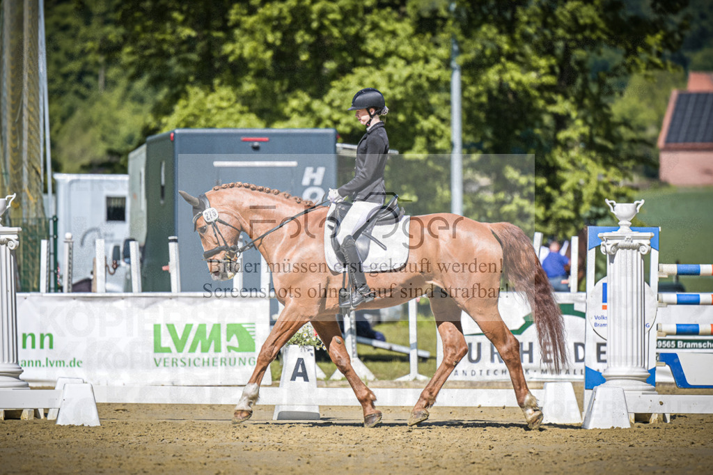 DOS_4526 | Entdecke hochwertige Reitturnierfotos von Foto Oger. Professionell, emotional und authentisch – jetzt Lieblingsmomente im Shop bestellen.Deutschlandweite Turnierfotografie. - Realisiert mit Pictrs.com