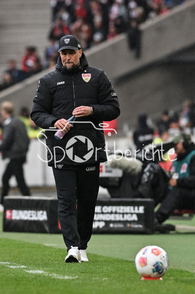 VfB Stuttgart - Hamburger SV | STUTTGART, GERMANY - 12. APRIL: picture of Sebastian HOENEß Trainer VfB Stuttgart during the Bundesliga Match between VfB Stuttgart vs. Hamburger SV on Matchday 29 at MHP Arena / DFL REGULATIONS PROHIBIT ANY USE OF PHOTOGRAPHS AS IMAGE SEQUENCES AND/OR QUASI-VIDEO