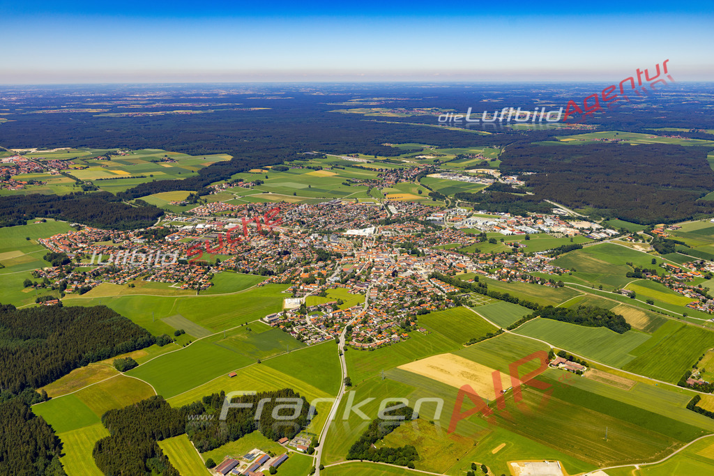holzkirchen-luftbild-2022-3375 | Aktuelles Luftbild von  Holzkirchen - Die Luftaufnahme wurde 2022 mittels UL-Flugzeug erstellt ( keine Drohne ) - hochauflösende Kamera-Systeme von  Canon -
Beste Qualität - Für grossformatige Ausdrucke geeignet. Die Geschenkidee !