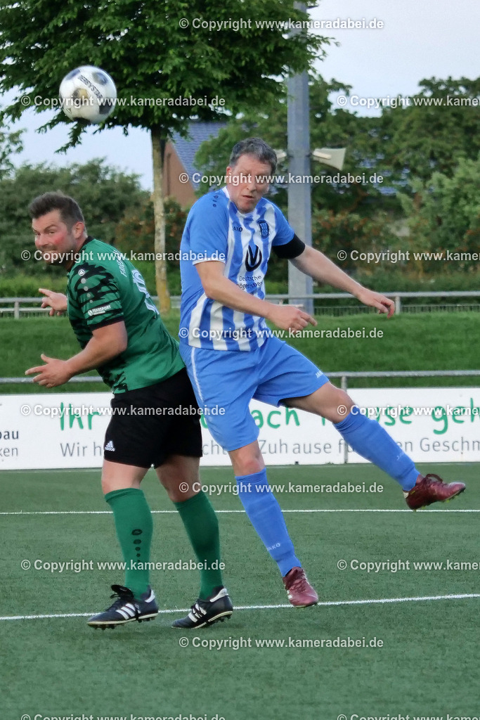 Fußball Kreispokal 25/26 Ü 32 : Spiel um Platz 3 : SV 08/29 Friedrichsfeld - SV Ringenberg AH  2 : 1 | Fußball Kreispokal 25/26 Ü 32 : Spiel um Platz 3 : SV 08/29 Friedrichsfeld - SV Ringenberg AH  2 : 1Spielort : Voerde Friedrichsfeld - Realisiert mit Pictrs.com