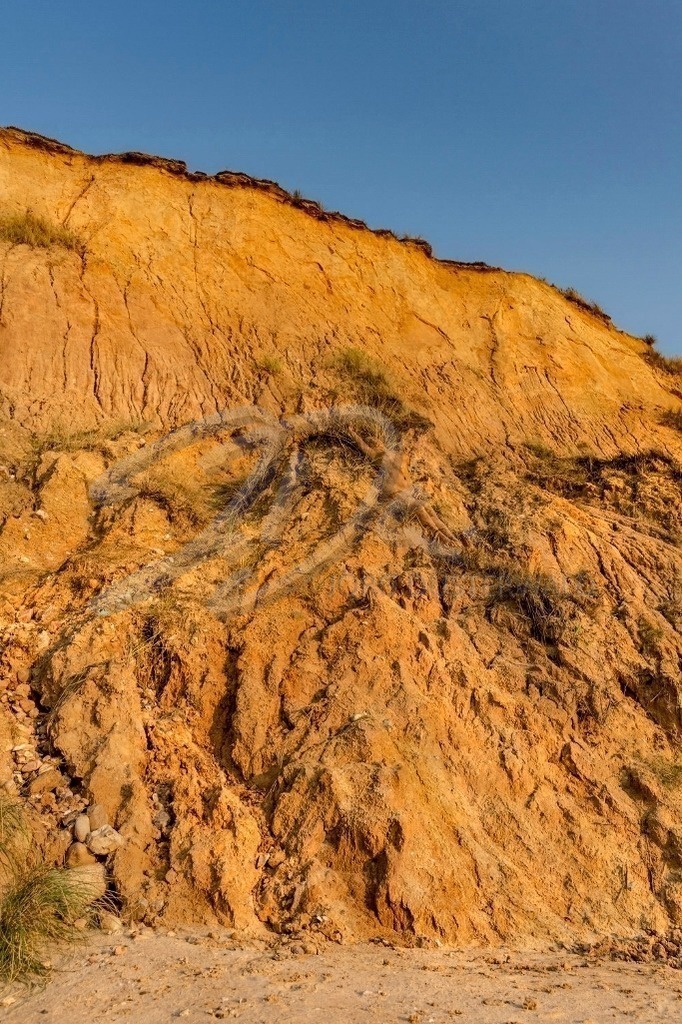 NatureArt-ROTESKLIFF_8613 | Gemütlich in der Abbruchkante | #004 | Modell: Alena | Foto: Claudia Clasen - Realisiert mit Pictrs.com