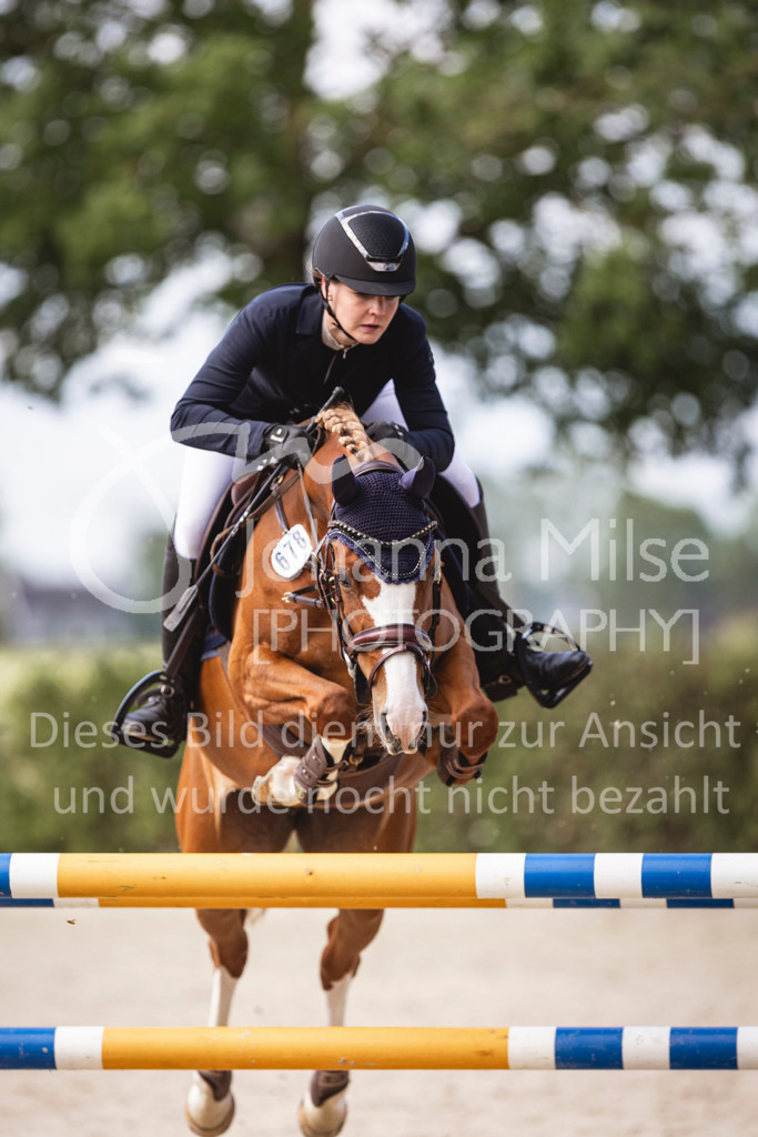 240616_Lemwerder_Springpony-L-300 | Deine schönsten Turniermomente als professionelle Fotos! Entdecke hochwertige Pferdesport-Fotografie im Online-Shop. Jetzt Fotos finden & bestellen!