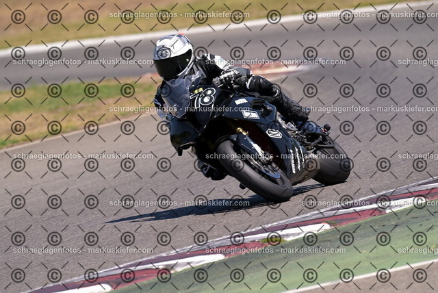 26bt04-1817 | markuskiefer.com - Realisiert mit Pictrs.com