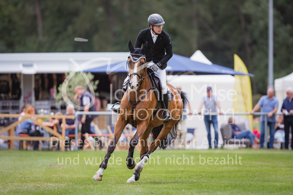 220715_LC_SprPfM-437 | Deine schönsten Turniermomente als professionelle Fotos! Entdecke hochwertige Pferdesport-Fotografie im Online-Shop. Jetzt Fotos finden & bestellen!