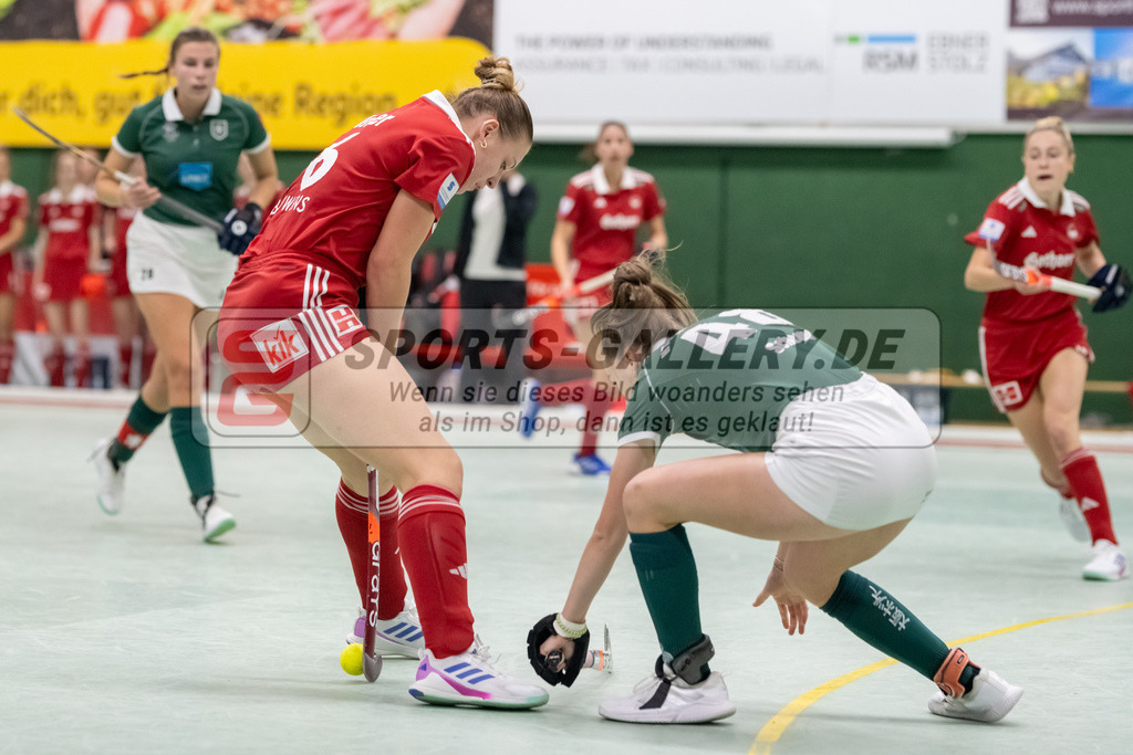 SFE_20241201_0048 | Köln, Deutschland, 01.12.2024:  Hockey 1. Bundesliga Damen Rot-Weiss Köln - HTC Uhlenhorst im KTHC Stadion Rot-Weiss Köln Tennis and Hockey Club am 01.12.2024 in Köln, Deutschland. (Foto von Stephan Fehrmann)Köln, Germany, 01.12.2024: Hockey 1. Bundesliga Damen Rot-Weiss Köln - HTC Uhlenhorst in KTHC Stadion Rot-Weiss Köln Tennis and Hockey Club at 01.12.2024 in Köln, Deutschland. (Foto from Stephan Fehrmann)