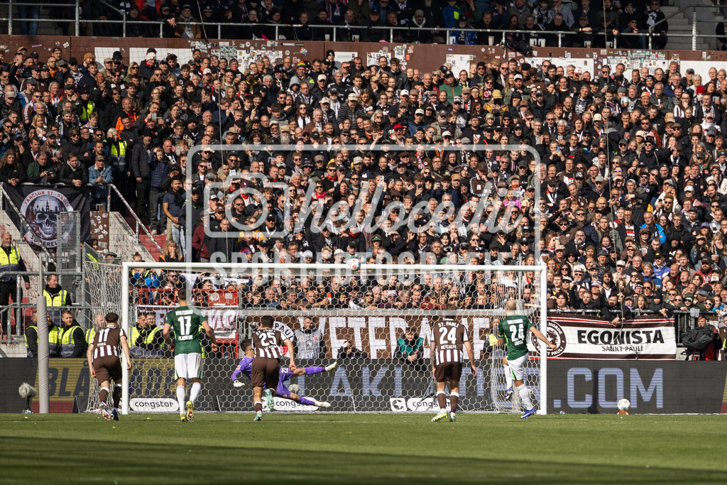 Fußball I Männer I Saison 2025-2026 I Bundesliga I FC St. Pauli - VfL Wolfsburg I 12931 | realhellocedii - Realisiert mit Pictrs.com