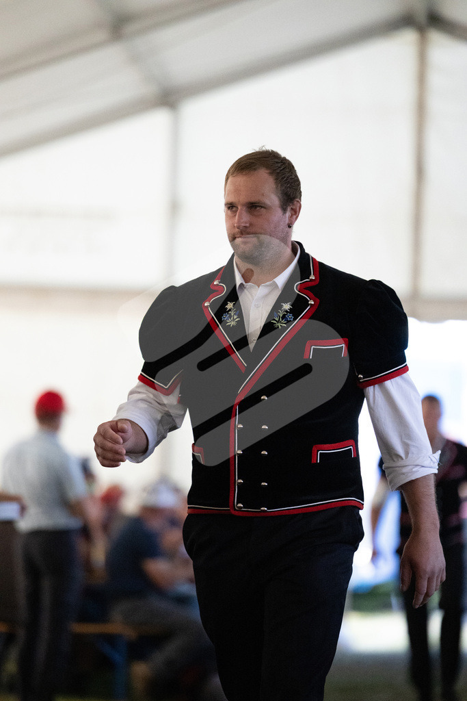 Rigi2025_3051 | Die Schwinger des Schwyzer Kantonalen Schwingerverbandes: Fotos, die Dynamik und Leidenschaft festhalten, sowie emotionale Momente aus dem traditionellen Schwingsport zeigen. - Realisiert mit Pictrs.com