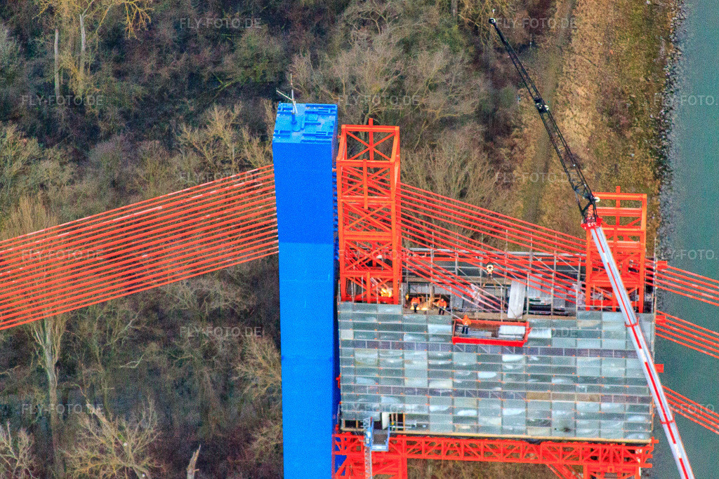 Luftbild: Baustelle zur Renovierung der Pylone der Autobahnbrücke der A61 über den Rhein in Otterstadt im Bundesland Rheinland-Pfalz in Deutschland. Foto: IMG_48674.jpg vom 14.01.2012 durch Werner Riehm/FLY-FOTO.de