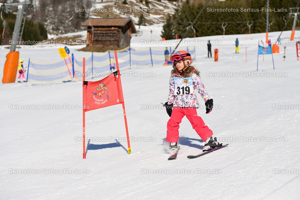 SRF_27.02.2026_081 | Skirennfotos,Serfaus,Fiss,Ladis,Kinderskirennen,Winter,Tirol,Oberland,skirace,SFL,feelfree,weil wir's genießen,ski,Ski,skifahren,Sonnenplateau, - Realisiert mit Pictrs.com