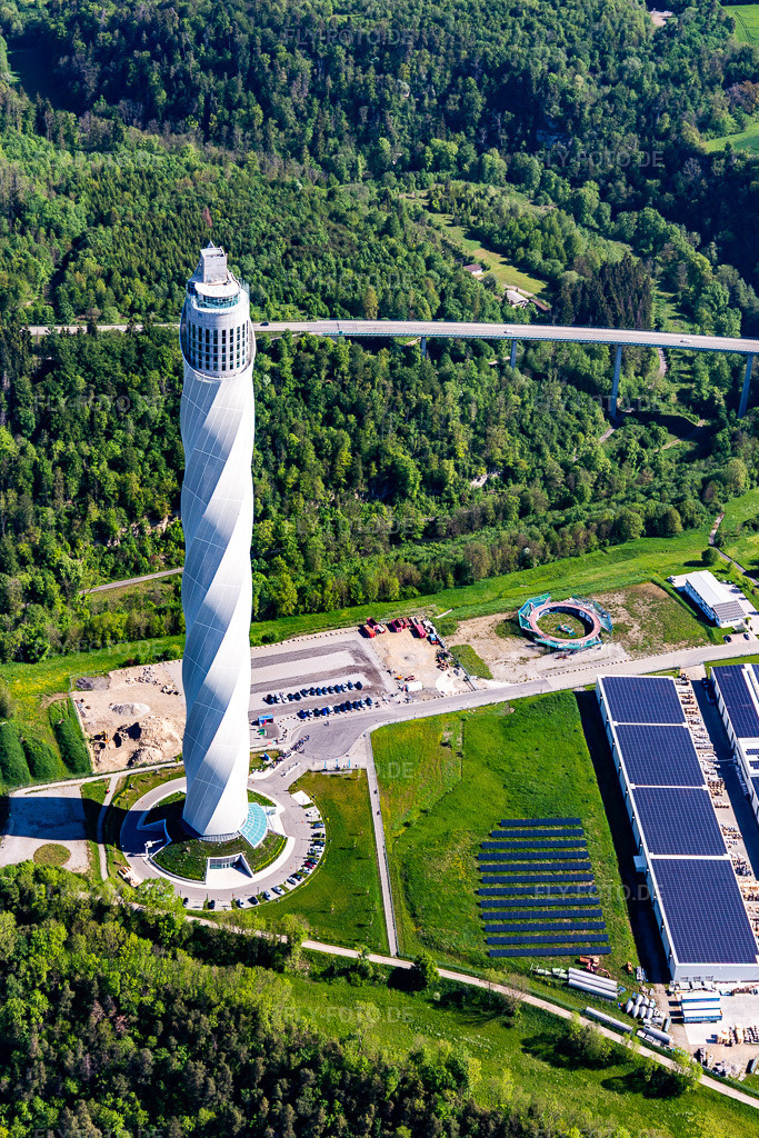 Luftbild: Turm thyssenkrupp Testturm für Expressaufzüge am Berner Feld. Das neue Wahrzeichen der Kleinstadt Rottweil ist derzeit höchstes Bauwerk in Rottweil im Bundesland Baden-Württemberg in Deutschland. Foto: IMG_114495.jpg vom 30.05.2019 durch Werner Riehm/FLY-FOTO.de