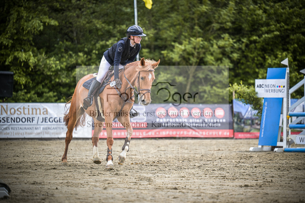 DOS_0328 | Entdecke hochwertige Reitturnierfotos von Foto Oger. Professionell, emotional und authentisch – jetzt Lieblingsmomente im Shop bestellen.Deutschlandweite Turnierfotografie. - Realisiert mit Pictrs.com