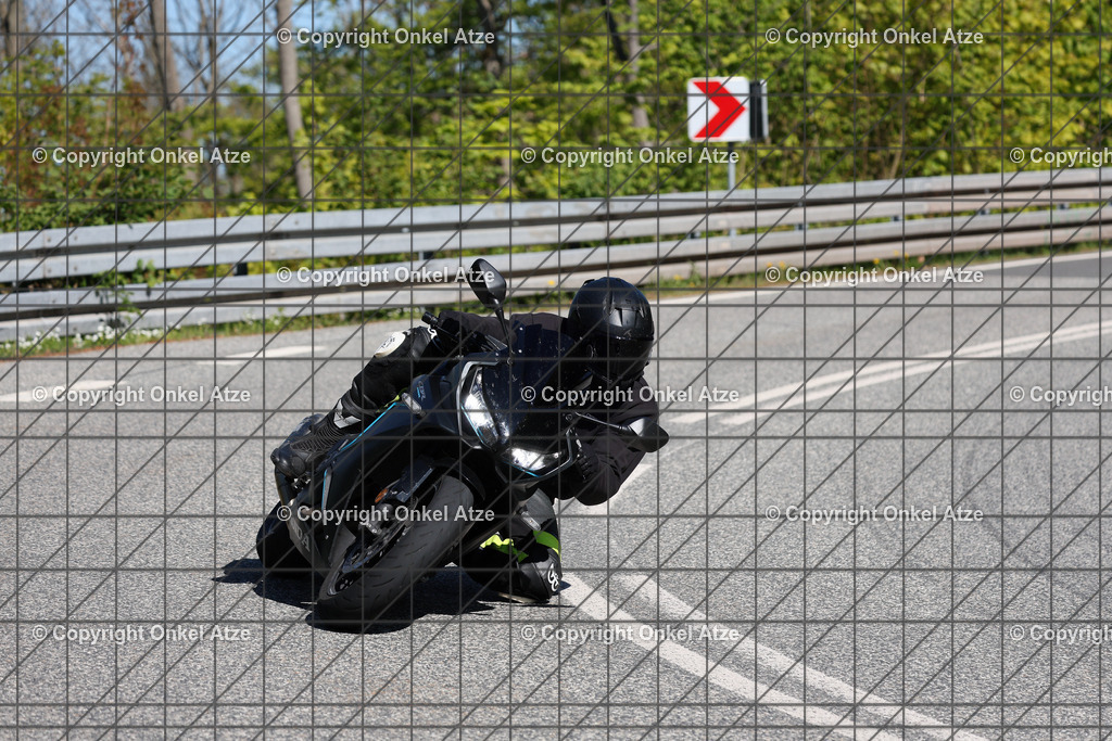 IMG_8831 | Fotograf am Kyffhäuser. Onkel Atze. Kyffhäuser Rennstrecke. Café36. Motorsportfotografie. - Realisiert mit Pictrs.com