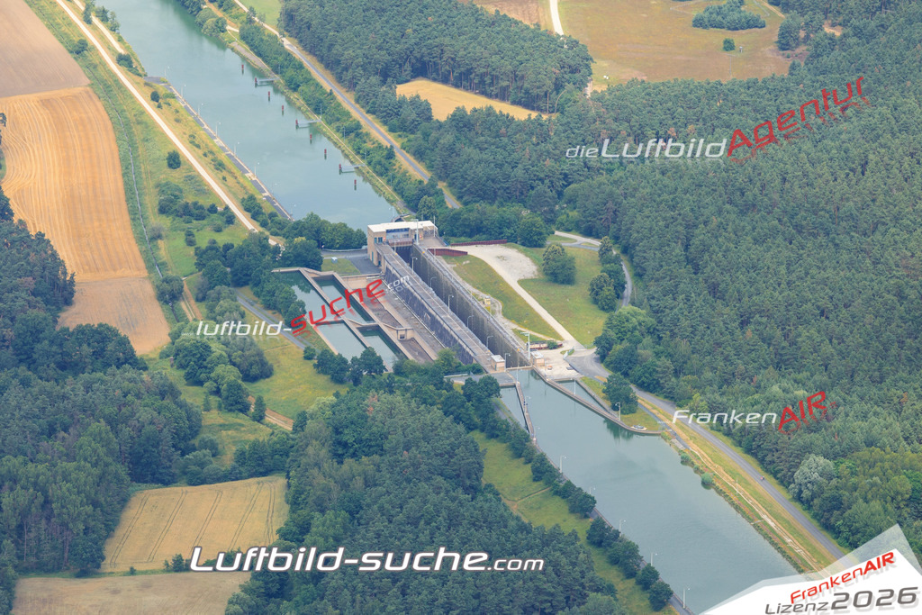 Luftbild von Buechenbach Erlangen - Luftaufnahme wurde 2016 von https://frankenair.de mittels Flugzeug (keine Drohne) erstellt - die Geschenkidee
