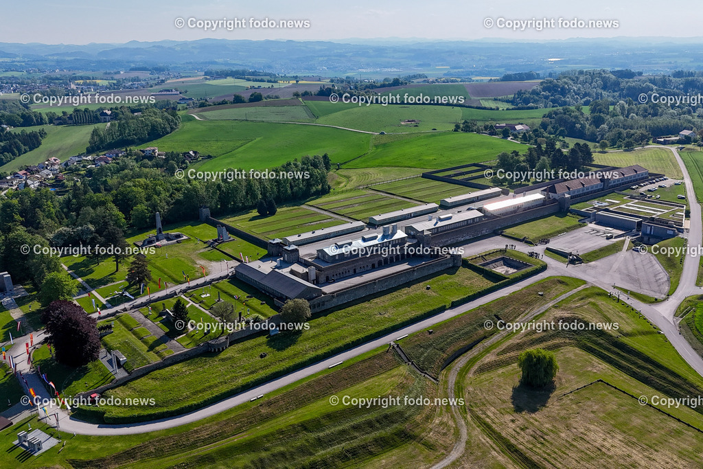 Mauthausen_ KZ Gedenkstaette_ Konzentrationslager_ 07.05.2025-32 | 07.05.2025, Mauthausen, AUT, Konzentrationslager Memorial, Themenbild im Bild KZ Gedenkstaette Mauthausen Memorial, Lager, Baracken, Apellplatz, Erinnerungsort, Frieden, Historischer Ort, Holocaust, Kulturdenkmal, Luftaufnahme, Mahnmal, Mauthausen, Menschenrechte, Monumente, NS-Zeit, Nationalsozialismus, Zwangsarbeit, Geschichte