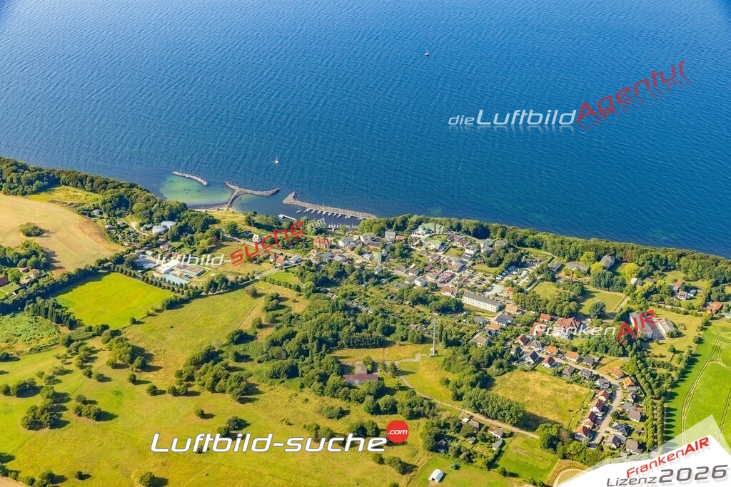 Luftbild Lohme - Die Luftaufnahme wurde 2025 vom UL-Flugzeug heraus erstellt ( keine Drohne ) - Hochauflösende Luftaufnahme - für professionelle Ausdrucke geeignet. Die Geschenkidee !Hier alle&nbsp;Infos zur Lizenzierung der LuftaufnahmeWir fliegen auch dieses Jahr wieder in Ihre Region um Luftbilder zu erstellen.- Luftbild anfragen