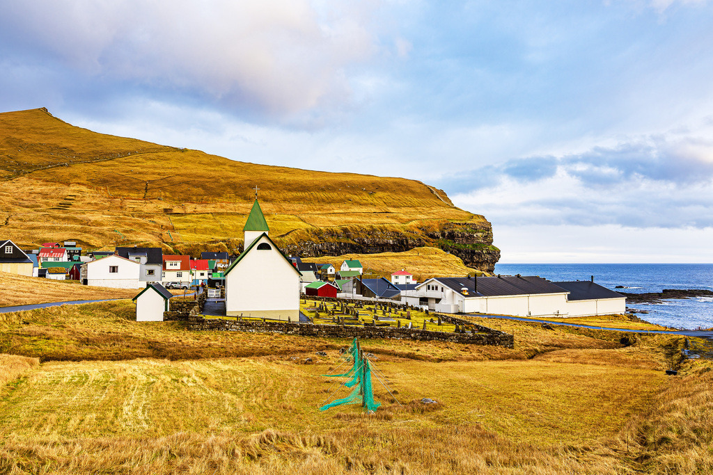 Blick auf das Dorf Gjógv auf der Färöer Insel Eysturoy | Blick auf das Dorf Gjógv auf der Färöer Insel Eysturoy.