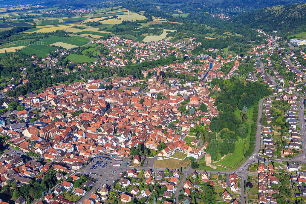 Luftbild: stadtübersicht von Nordosten in Wissembourg im Bundesland Bas-Rhin in Frankreich. – Foto: IMG_083041.jpg vom 26.06.2015 durch Werner Riehm/FLY-FOTO.de – Auflösung des Originals: 5472 x 3648 px