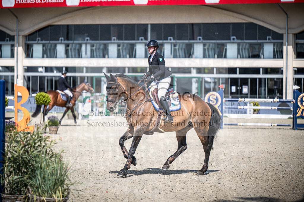 DOS_2575 | Entdecke hochwertige Reitturnierfotos von Foto Oger. Professionell, emotional und authentisch – jetzt Lieblingsmomente im Shop bestellen.Deutschlandweite Turnierfotografie. - Realisiert mit Pictrs.com