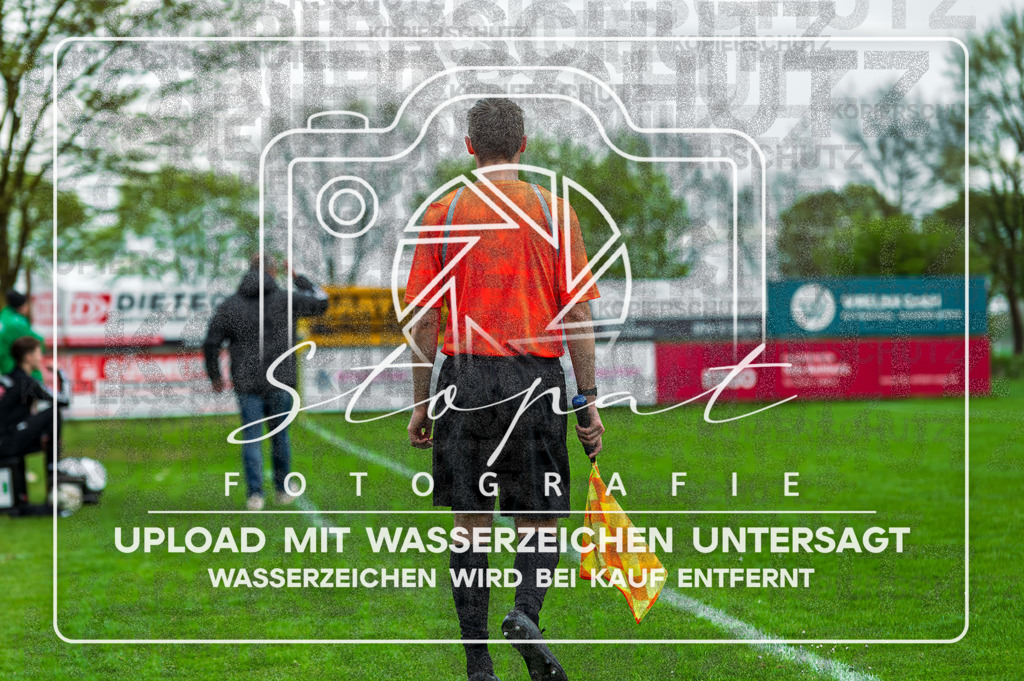 DZC_1236-Verbessert-RR | Sean Pfenning (Schiedsrichterassistent) beim Herren Kreisliga HK Spiel zwischen FG Fulde-Stellichte und TSV Wietzendorf im Fulder Zentralstadion, Fulde (Simon Paul Stopat) - Realisiert mit Pictrs.com