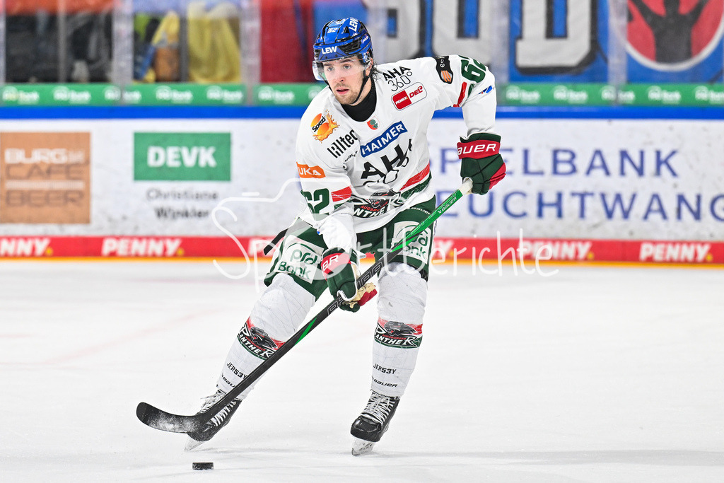 Nürnberg Ice Tigers - Augsburger Panther | NUREMBERG, GERMANY - 23. JANUARY: am Puck Thomas SCHEMITSCH (Augsburger Panther 62) / Einzelfoto / Freisteller während dem Match zwischen den Nürnberg Ice Tigers und den Augsburger Panthern am 42. Spieltag der Penny DEL in der PSD Bank Nürnberg Arena