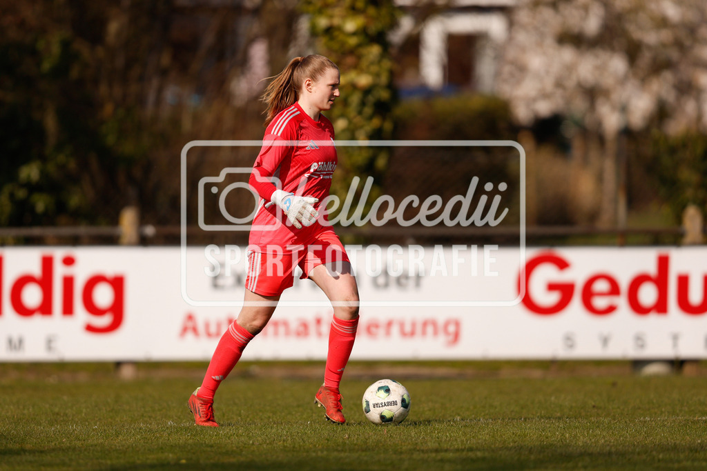 Fußball I Frauen I Saison 2025-2026 I Oberliga Niedersachsen I 17. Spieltag I TuS Lutten - BW Hollage-98 | Kira Witte (1, TuS Lutten) - Realisiert mit Pictrs.com
