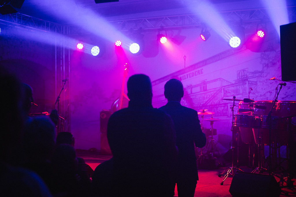 Tango meets Cuba | Tango meets Cuba mit den Klazz Brothers & Cuba Percussion im Forte Belvedere Leisnig zum Festival Hallo Leisnig 2022. - Realisiert mit Pictrs.com