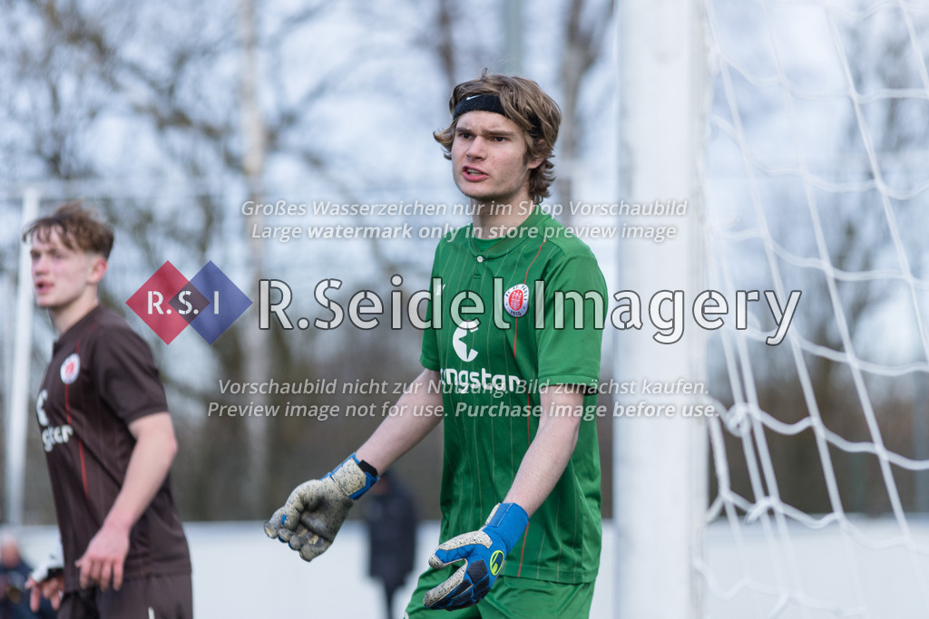 Fußball, Saison 2021/22, A-Junioren Bundesliga, Hamburger SV - FC St. Pauli, Paul-Hauenschild-Plätze (Norderstedt), 02.04.2022, 16. Spieltag | Alex Rieseler (#12, Pauli, Torwart)