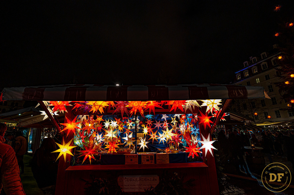 Weihnachtsmarkt Neumarkt an der Frauenkirche Dresden | Geschenke, Wandbilder und Accessoires mit Motiven aus Dresden und anderen schönen Orten zur Verschönerung Deines zu Hauses und zum verschenken gewünscht? Wähle Deine Lieblingsbild auf dem Produkt Deiner Wahl. 