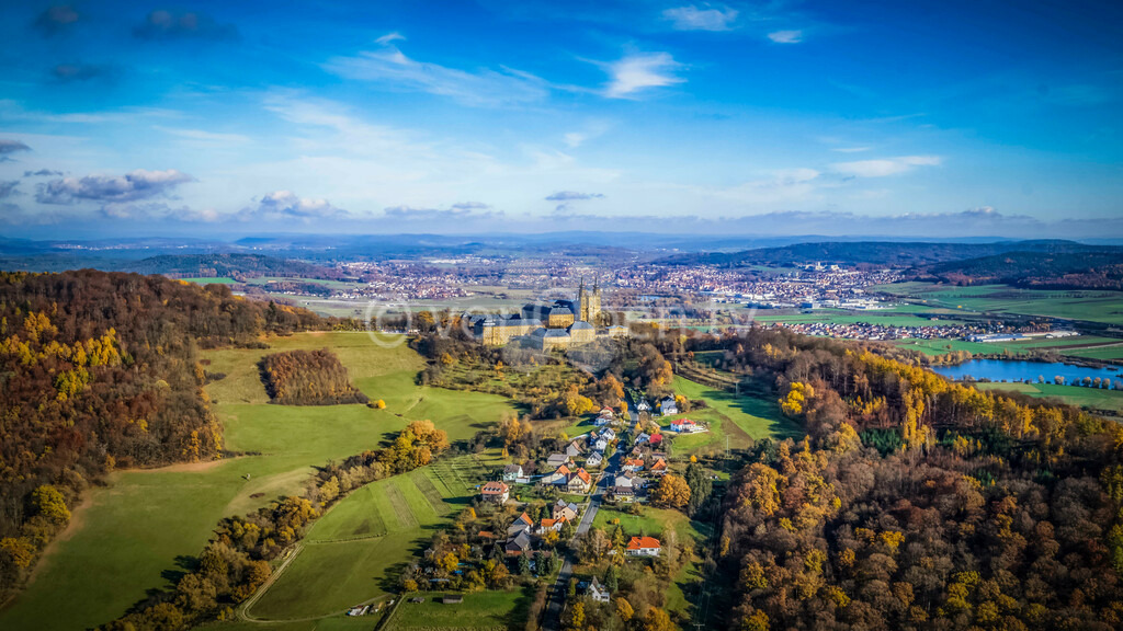 Kloster Banz mit Lichtenfels im Spätherbst | Luftbilder, Drohnenbilder, Oberfranken, Bayern, Kronach, Lichtenfels, Kulmbach, Thüringen, Frankenwald, Thüringerwald - Realisiert mit Pictrs.com