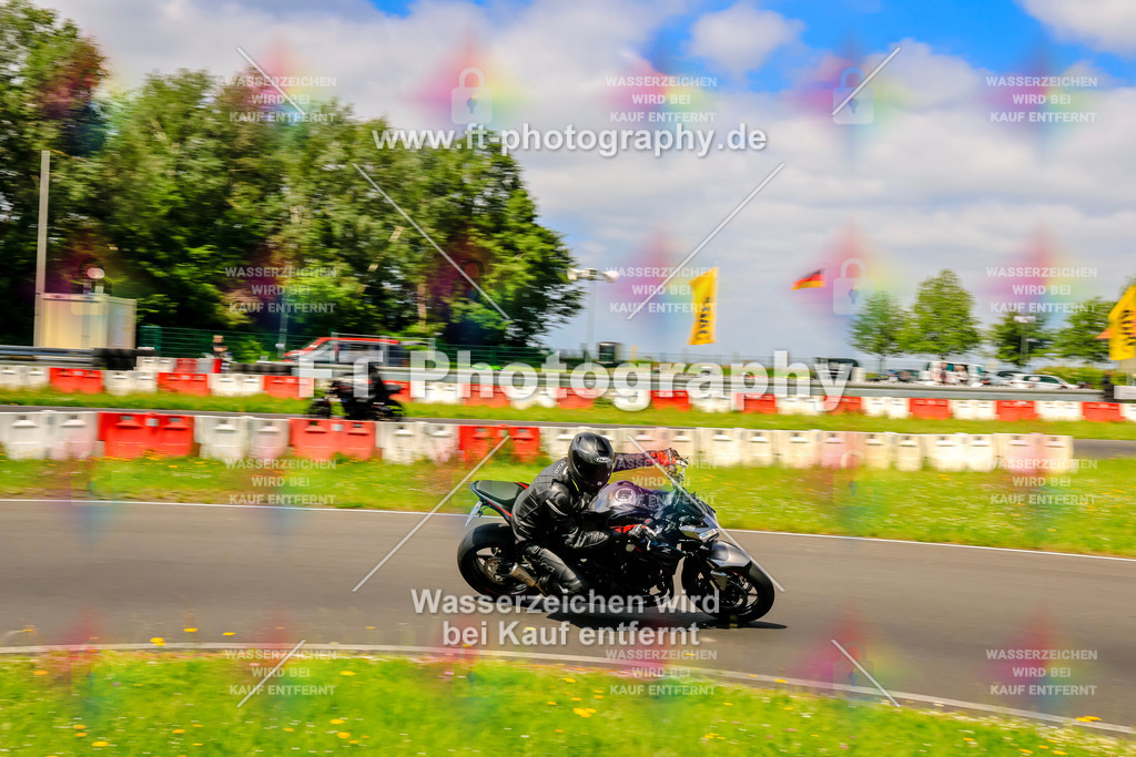 VBK-8183 | Hier findet Ihr Bilder von Touristenfahrten auf der Nürburgring Nordschleife oder von anderen Veranstaltungen die ich besucht habe. Viel Spass beim Durch Schauen 