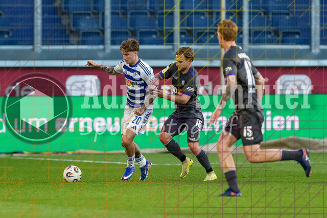 07.04.2026, GER, Fussball, Herren, 3. Liga, Saison 2025/2026, MSV Duisburg - VfL Osnabrück | Niklas Jessen (MSV Duisburg) und Lars Kehl (Osnabrück) im Kampf um den Ball 