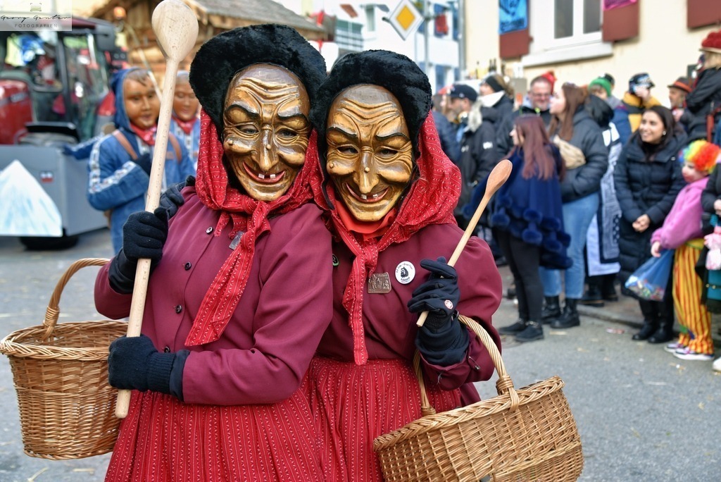 Umzug Sonn  _26-159-RA | Fotoblog Schwarzwald, Foto Blog Wiesental, Pfaffenberg, Winterzauber, Zeller Bergland, Zell im Wiesental, Fotoblog Wiesental, Landschaftsfotos, Bilder Wiesental, Natur, Naturbilder, Fastnacht, Zeller Fastnacht, Zeller Fasnacht, Zeller Bergland, Belchen, - Realisiert mit Pictrs.com