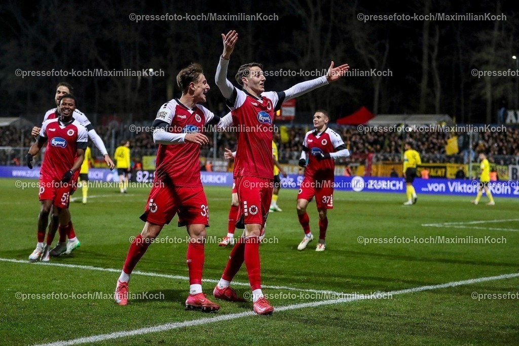 FCVK14022501086 | 14.02.2025, Fußball, FC Viktoria Köln – Alemannia Aachen, 3.Liga, Sportpark Höhenberg, Saison 2024 2025: Torjubel nach dem Treffer zum 3:1 durch Torschütze Malek El Mala (Viktoria Köln #42). Zusammen mit Jonah Sticker (Viktoria Köln #33)DFB regulations prohibit any use of photographs as image sequences and or quasi-video.