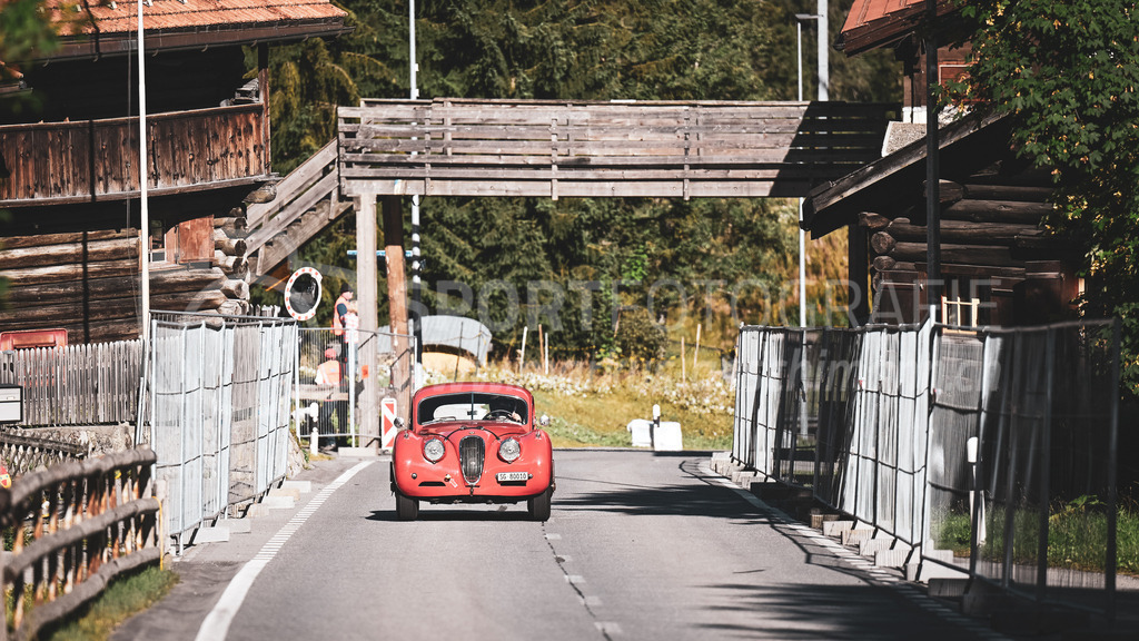 19. Arosa ClassicCar 2023 - 1. September 2023 | 19. Arosa ClassicCar 2023
Arosa, Schweiz
Engler Rolf aus Rapperswil mit der Startnummer 527 in einem Jaguar XK 120 SE, Jahrgang 1953, in der Klasse Competition.
@arosaclassiccar, @arosa.official, #arosaclassiccar, #arosa, #76curves, #classiccar
Bild: Sportfotografie Markus Aeschimann | www.markus-aeschimann.ch - Realisiert mit Pictrs.com