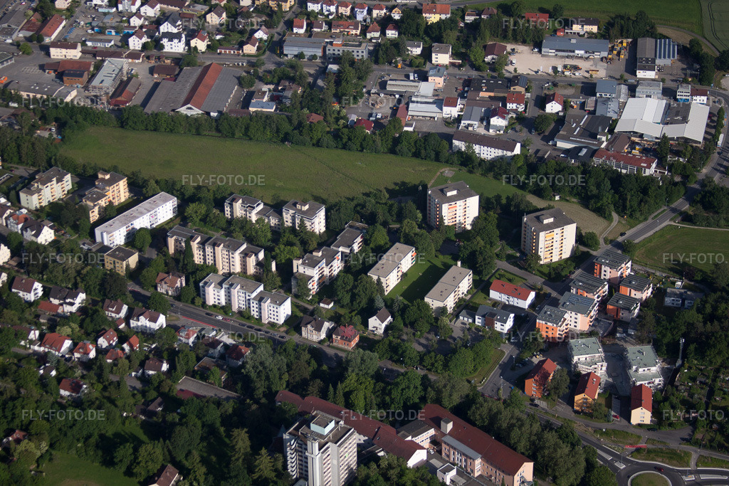 Luftbild: Ortsansicht der Straßen und Häuser der Wohngebiete in Biberach an der Riß im Bundesland Baden-Württemberg in Deutschland. Foto: IMG_67416.jpg vom 08.06.2014 durch Werner Riehm/FLY-FOTO.de