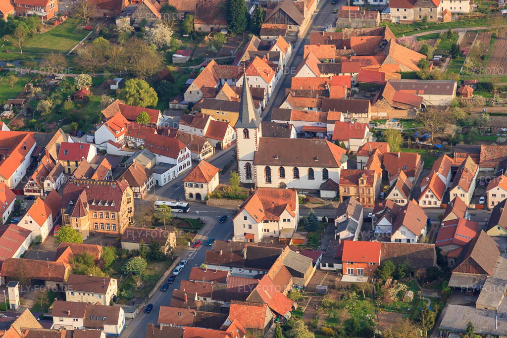Luftbild: Kirche in Ottersheim bei Landau im Bundesland Rheinland-Pfalz in Deutschland. Foto: IMG_49908.jpg vom 13.04.2012 durch Werner Riehm/FLY-FOTO.de