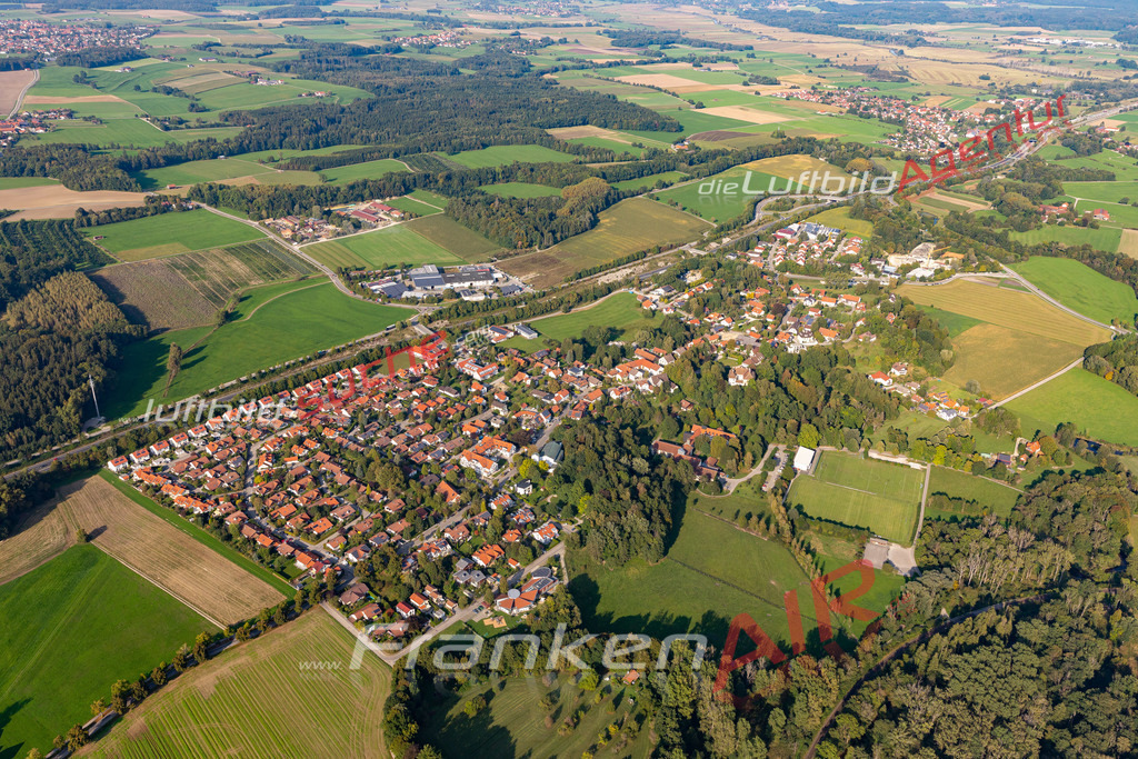 Aktuelles Luftbild von  Greifenberg - Die Luftaufnahme wurde 2020 mittels UL-Flugzeug erstellt ( keine Drohne ) - hochauflösende Kamera-Systeme von  Canon -Beste Qualität - Für grossformatige Ausdrucke geeignet. Die Geschenkidee !
