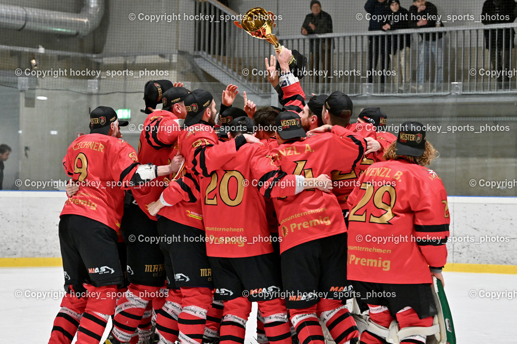 Lendhafen Seelöwen vs. Spartans Althofen | Meisterfeier Spartans Althofen Mannschaft, Lendhafen Seelöwen vs. Spartans Althofen, Lendhafen Seelöwen vs. Spartans Althofen am 14.02.2025 in Ferlach (HTC Eishalle Ferlach), Austria, (Photo by Bernd Stefan)