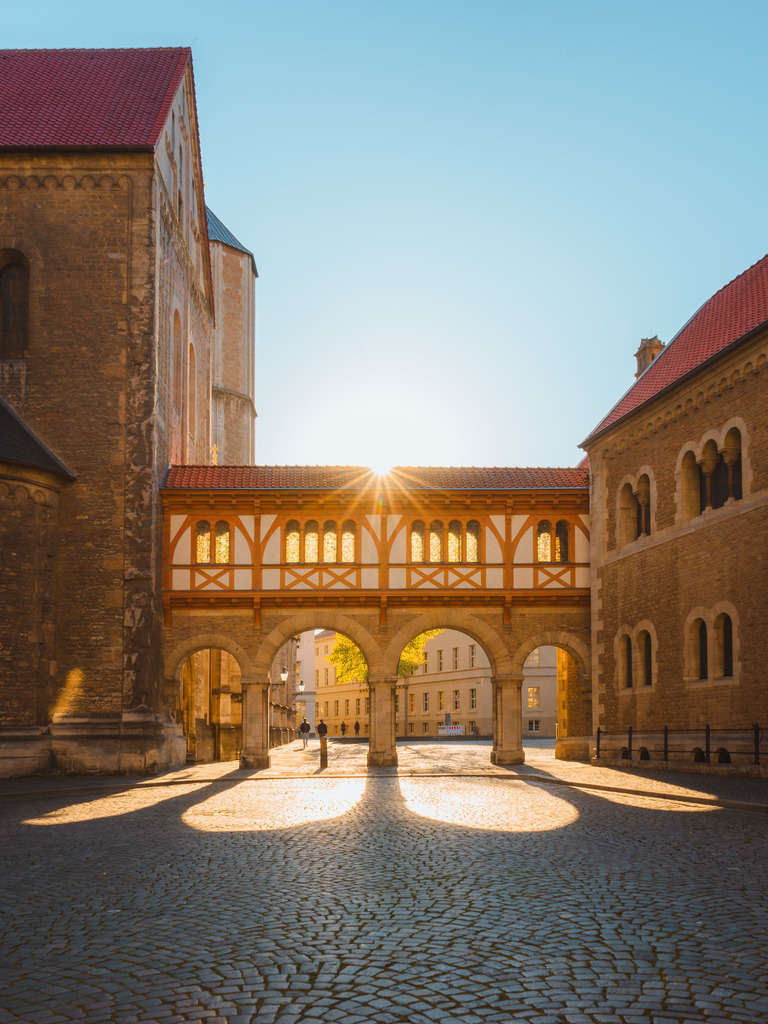 Burgplatz | Entdecke exklusive Fotokunst aus Braunschweig: Bildband, Leinwände, Postkarten, Kalender, digitale Downloads & Bildlizenzen. Jetzt im offiziellen Beautiful Braunschweig Shop! - Realisiert mit Pictrs.com