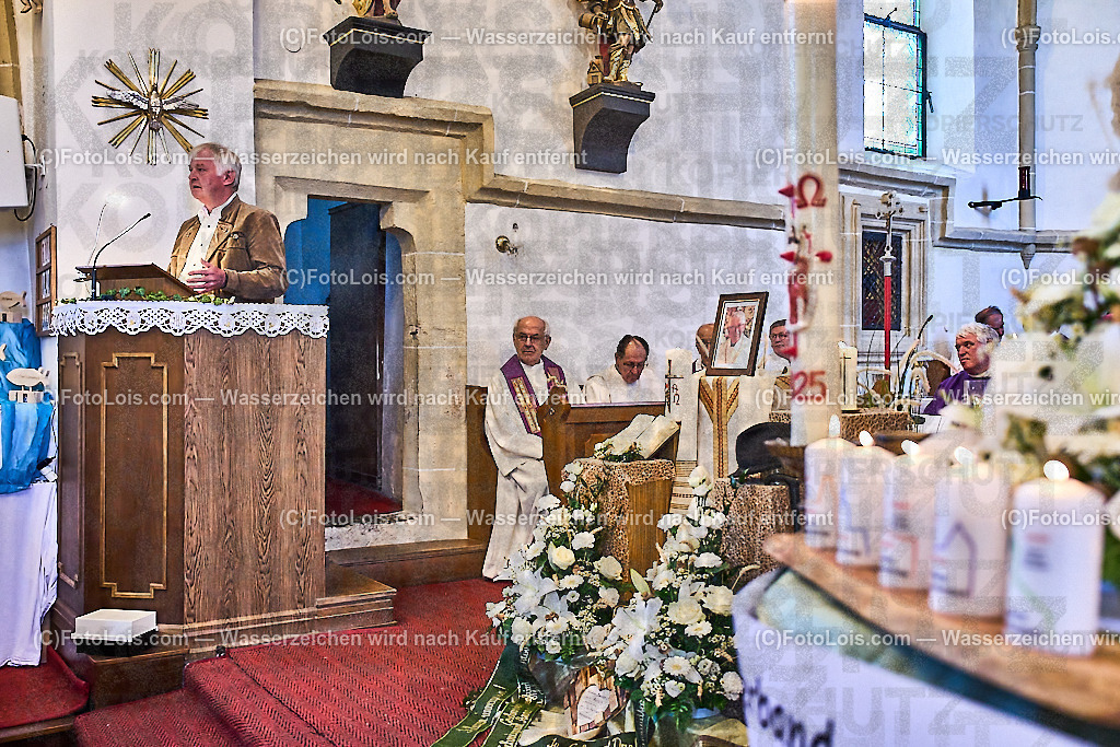 ALP6575_Hl-Requiem_Pfarrer Sinnhuber Roman | Hochzeitsfotograf mit dem Blick für´s Wesentliche, Firmung, Erstkommunion, Firmenfeiern, Sportfotoservice, Reproduktionen, Konzertfotografie, Pressefotografie, Luftbildfotografie, Innenarchitektur, Werbefotografie, Sponsoren-Livebildfotografie.