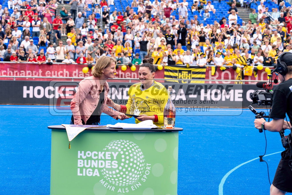 Final4_20250601-1214-HK108374 | Krefeld, Deutschland, 01.06.2025:  Feldhockey Final4 2025 – „Deutsche Feldhockey-Meisterschaften 2025“ Harvestehuder HTC - Düsseldorfer HC (Finale Damen) im Gerd-Wellen-Hockeyanlage am 01.06.2025 in Krefeld, Deutschland. (Foto von Kramhöller/Fehrmann/Kaste)Krefeld, Germany, 01.06.2025: Feldhockey Final4 2025 – „Deutsche Feldhockey-Meisterschaften 2025“ Harvestehuder HTC - Düsseldorfer HC (Finale Damen) in Gerd-Wellen-Hockeyanlage at 01.06.2025 in Krefeld, Deutschland. (Foto from Kramhöller/Fehrmann/Kaste)
