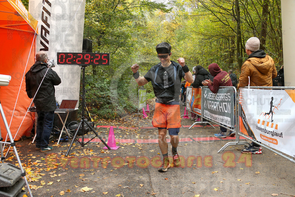 251026_1231_EX1_0568 | Sportfotografie im Rhein-Sieg Kreis, Köln, Bonn, NRW, Rheinland Pfalz, Hessen, etc. Unser Tätigkeitsfeld umfasst den Laufsport vom Volkslauf über den Marathon, Duathlon, Triathon bis zum Ultralauf wie Kölnpfad Ultra oder Schindertrail.