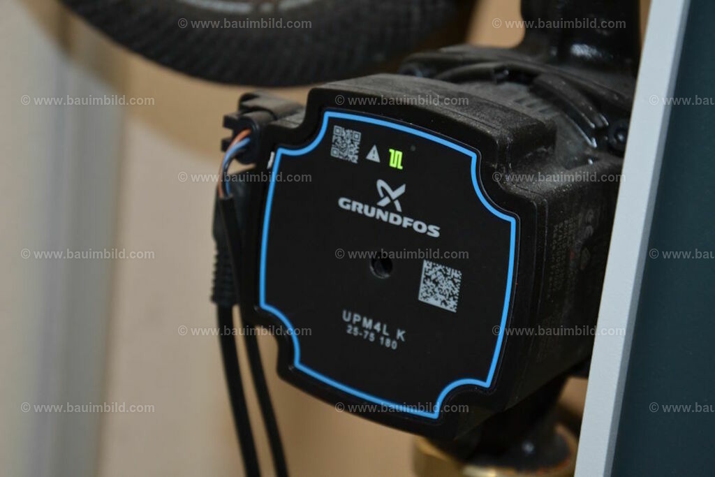 bib-lg16-heizung-0088 | Nach LV-Leistungsgruppen sortierte Detailfotos über den Bau eines Hauses. Alle Hausbau-Bilder direkt vom Urheber und Autor der Website Haus-Selber-Bauen.com