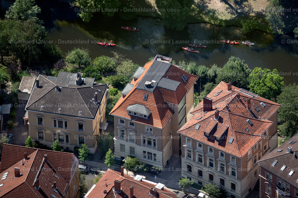4036286 | BRAUNSCHWEIG 31.07.2020 Wohngebiet der Mehrfamilienhaussiedlung am Ufer des Fluss Oker an der Moltkestraße im Ortsteil Östliches Ringgebiet in Braunschweig im Bundesland Niedersachsen, Deutschland. // Residential area of the multi-family house settlement in Brunswick in the state Lower Saxony, Germany. Foto: Gerhard Launer