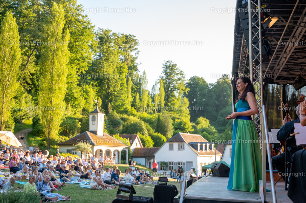 DSC_2910 | 28.06.2025, Bensheim, Auerbach, Opern Air im Staatspark Fürstenlager, Cosima Seitz führte durch das Programm, ,, Bild: Thomas Neu