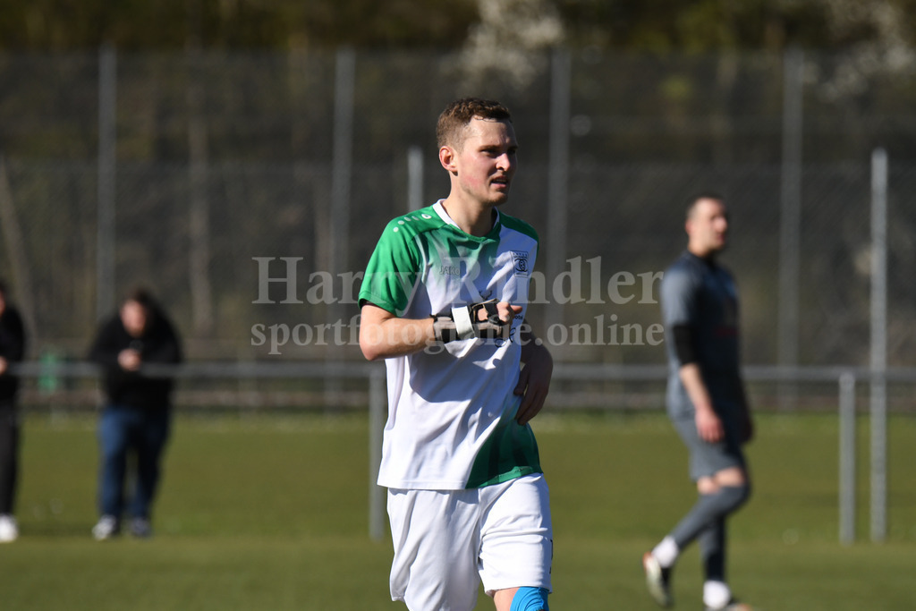 SpVgg GW Deggendorf : SV Hofkirchen | Matthias Schäfer ( SpVgg GW Deggendorf #18) - Realisiert mit Pictrs.com