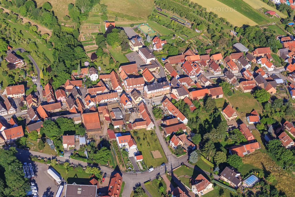 Luftbild: Rue des Bergers in Cleebourg im Bundesland Bas-Rhin in Frankreich. – Foto: IMG_082988.jpg vom 26.06.2015 durch Werner Riehm/FLY-FOTO.de – Auflösung des Originals: 5472 x 3648 px