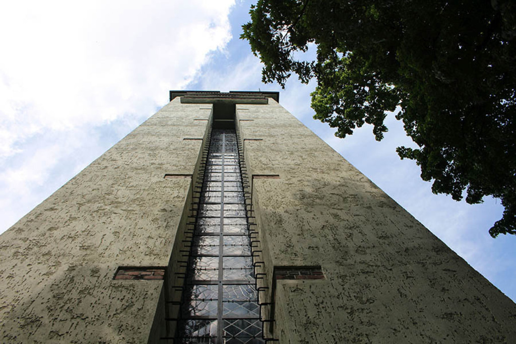 Foto: Leipzig - St. Bonifatius-Kirche | Das Team hinter BILDLEXIKON LEIPZIG bündelt historische wie aktuelle Informationen über die Stadt Leipzig in Text und Bild auf einer Plattform und stellt diese der interessierten Öffentlichkeit zur Verfügung.