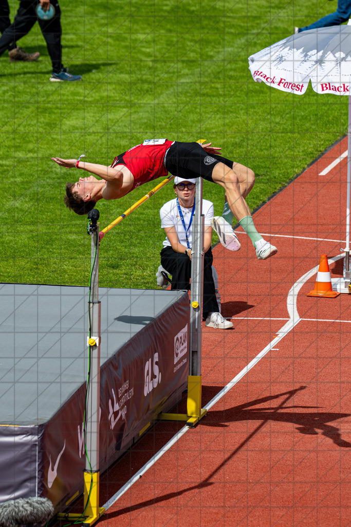 DIE FINALS 2025 | Dt. Leichtathletik Meisterschaft | Hochsprung Männer | Nevio Völkel als jüngster Teilnehmer im Hochsprungwettbewerb. //  02.08.25: DIE FINALS 2025 | Dt. Leichtathletik Meisterschaft | Hochsprung Männer / Dresden / Deutschland  //   CREDIT:www.bullenfotos.de, Martin König, Hörner Weg 40, D-49078 Osnabrück, +4917663732967 // Nutzung und Weitergabe nur zu den vereinbarten Zwecken. Presseanfragen an Ersteller. Alle Rechte beim Ersteller. Honorierung nach MFM. - Realisiert mit Pictrs.com