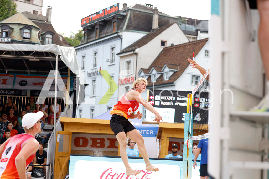 Obi BeachTour 2026 - Basel | BASEL, SWITZERLAND - JULY 18: JACOB HEJLSVIG PETERSEN (DEN) during the Obi BeachTour 2026 match between NAPIER / PETERSEN (DEN) and HAGENBUCH / HAUSSENER (SUI) at Barfüsserplatz on July 18, 2026 in Basel, Switzerland. - Realisiert mit Pictrs.com